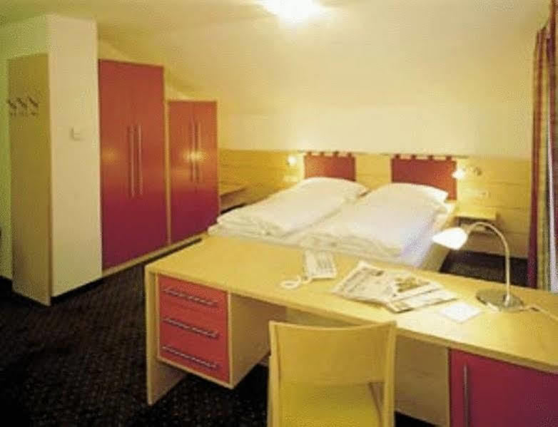 Hotel Figl ***S ボルツァーノ エクステリア 写真